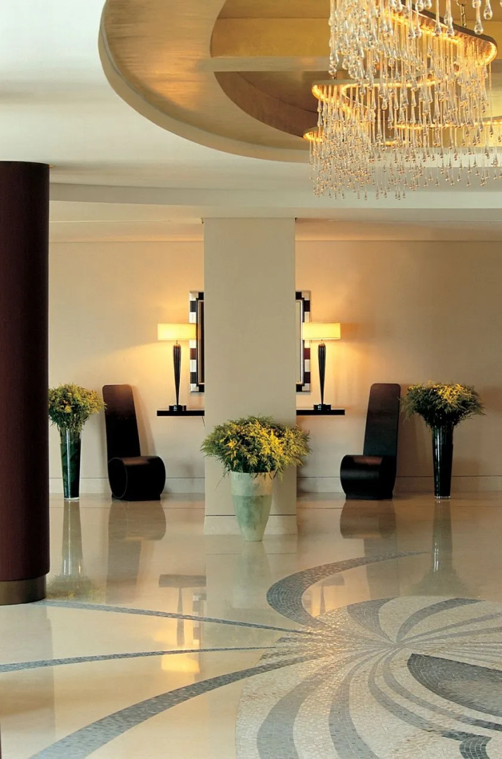 Amphitryon Hotel