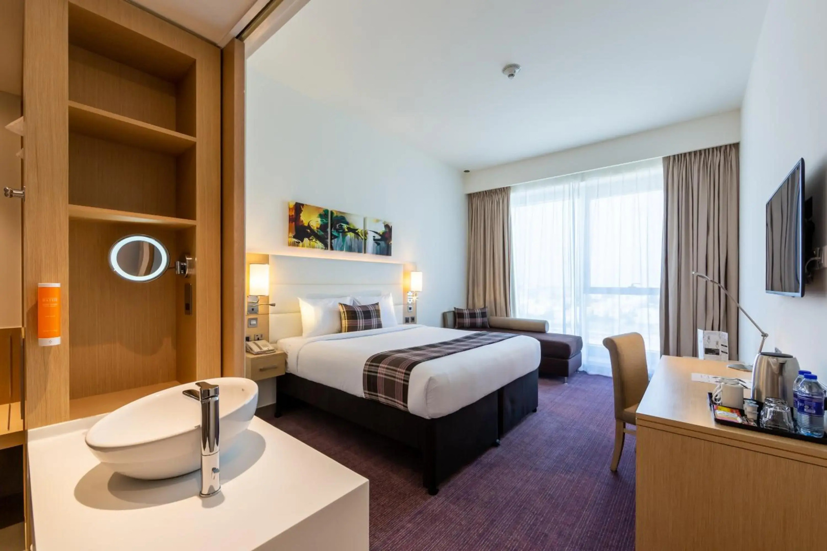 Отель Premier Inn Dubai Dragon Mart