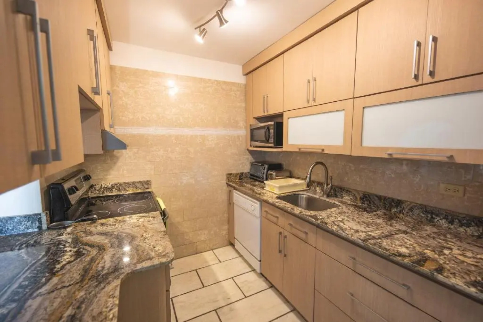 ESJ Towers Máre St Clair by Chana