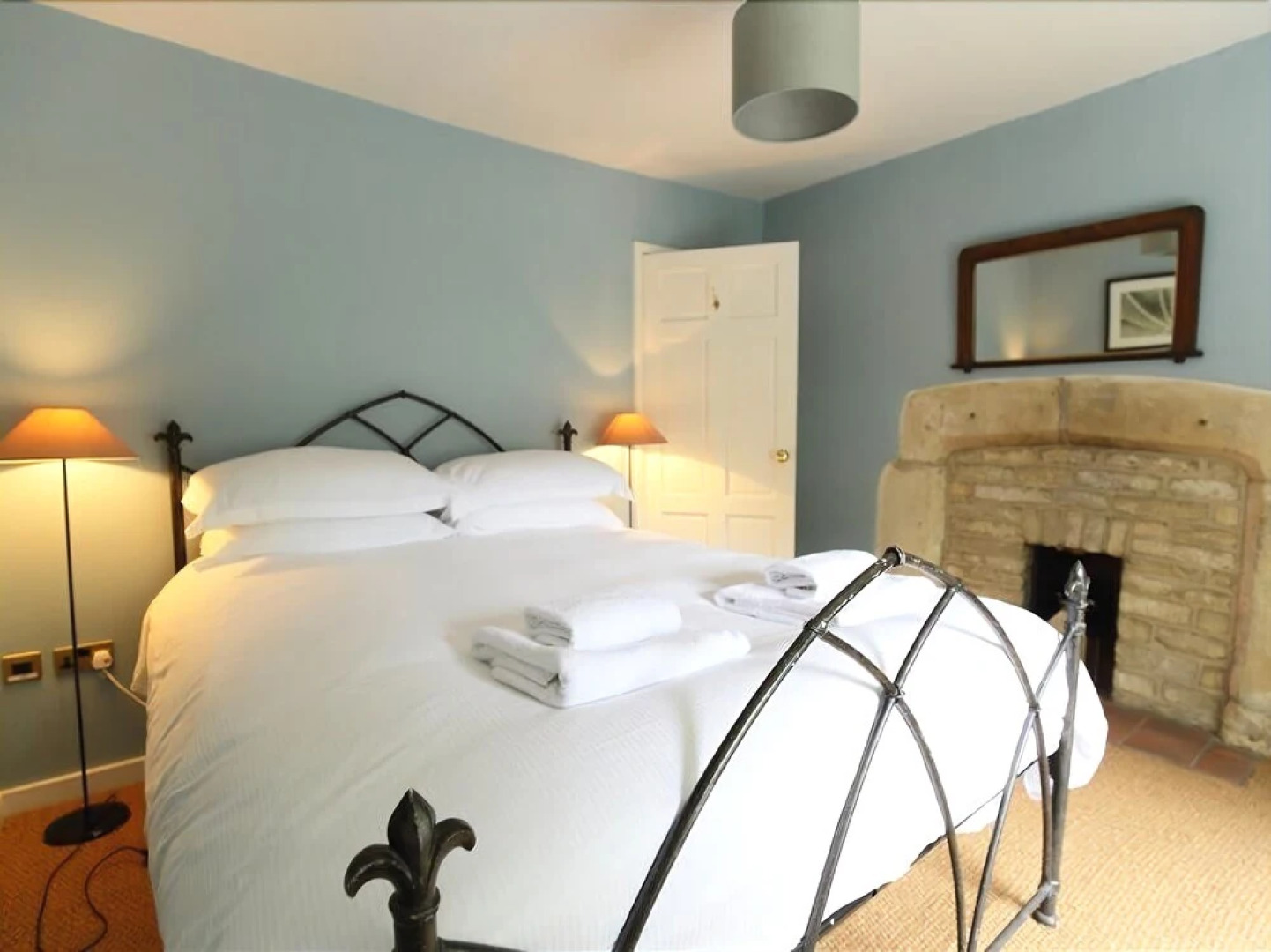 141 the Hill, Burford, Burford