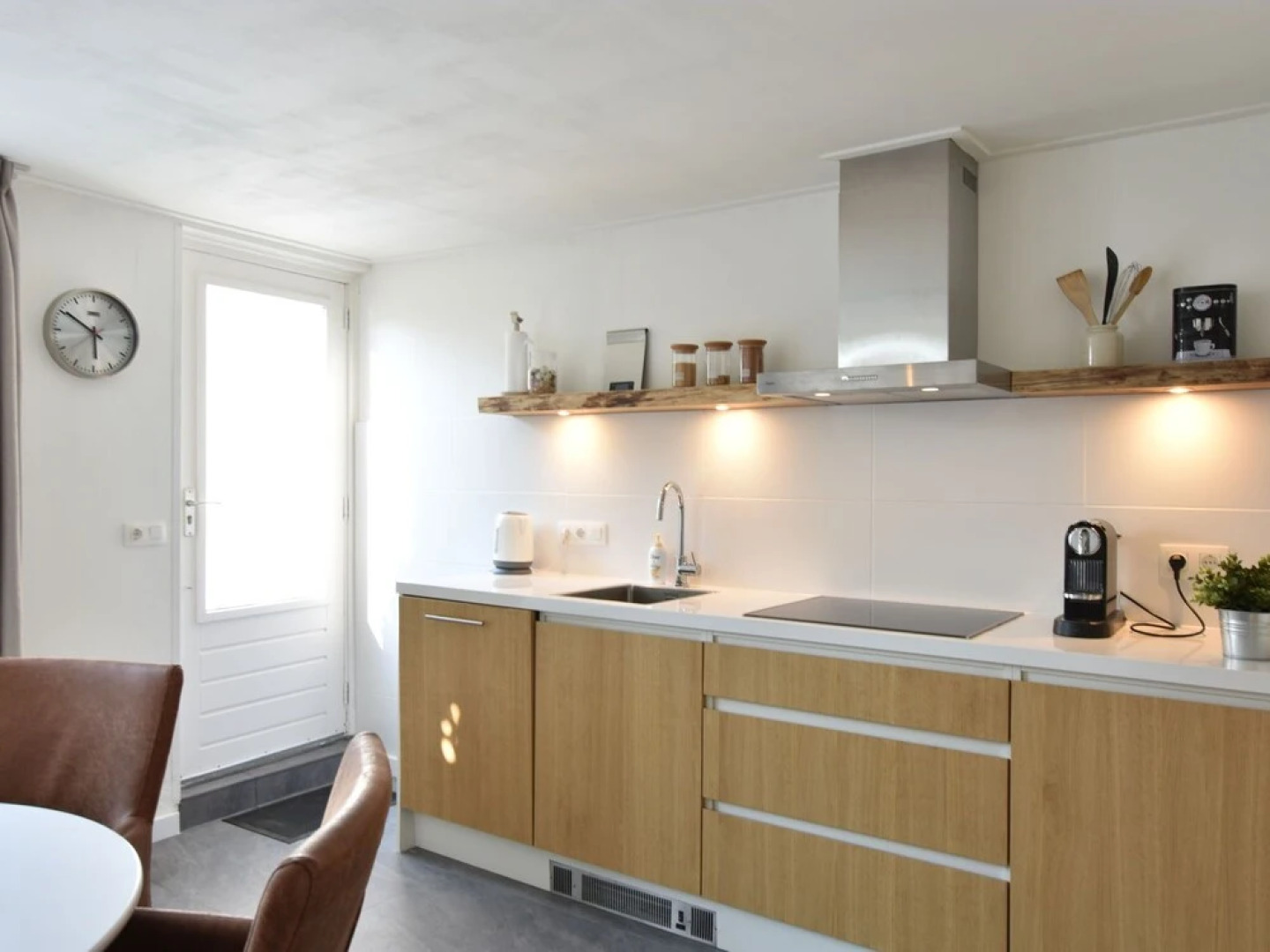 Quiet Holiday Home in Nieuwvliet With a Lounge Area by the sea