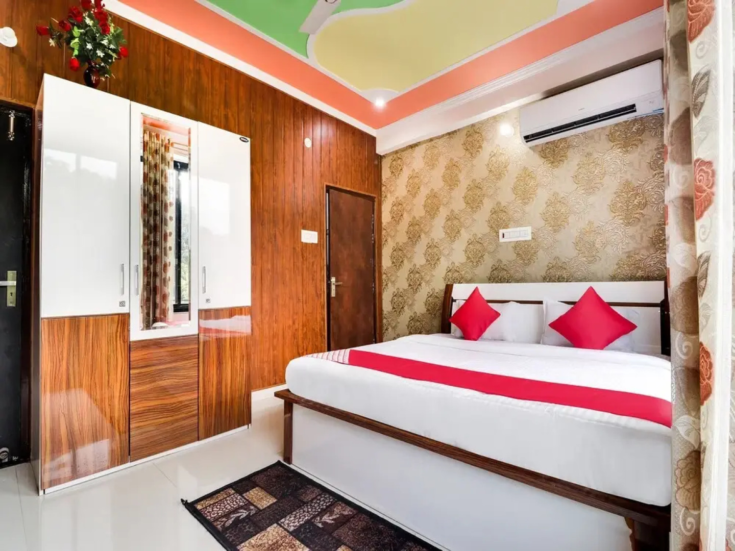 OYO 45399 Hotel Legacy Rbl