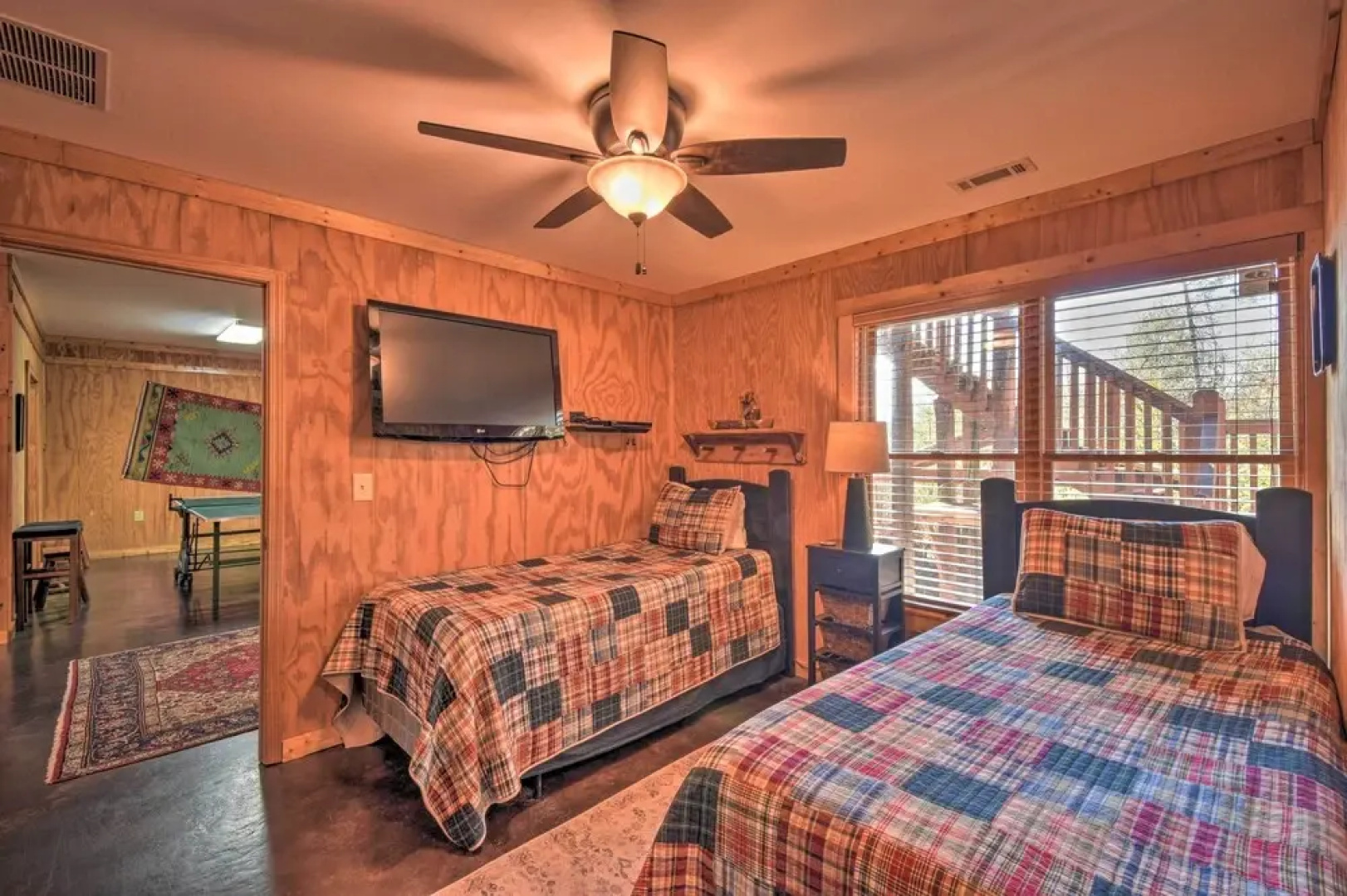 Rustic Cabin w/ Hot Tub: 2 Mi to Unicoi State Park