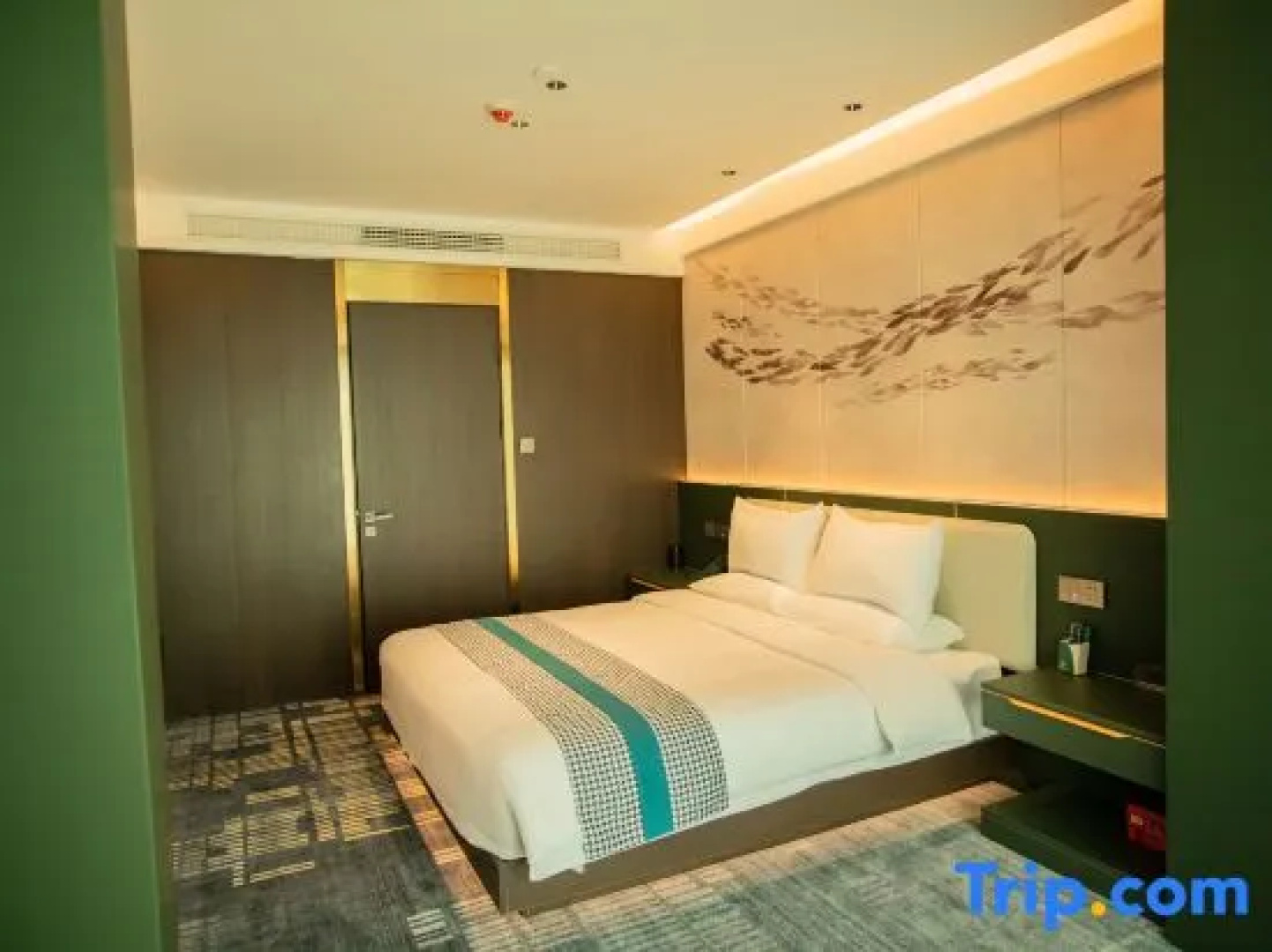 Yueshui Lanting Smart Hotel (Yuan Yongnian New Century Tianzhu Square)