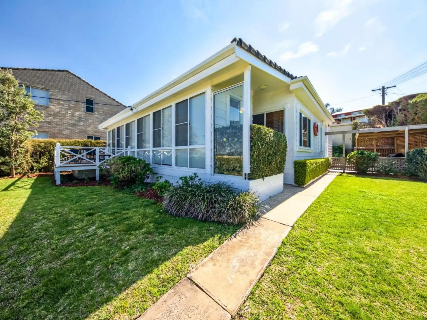 THE BEACH HOUSE Gerroa 4pm check out Sundays