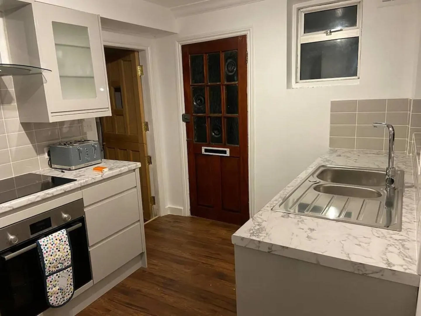 Charming 2-bed Apartment in Brentwood Free Parking