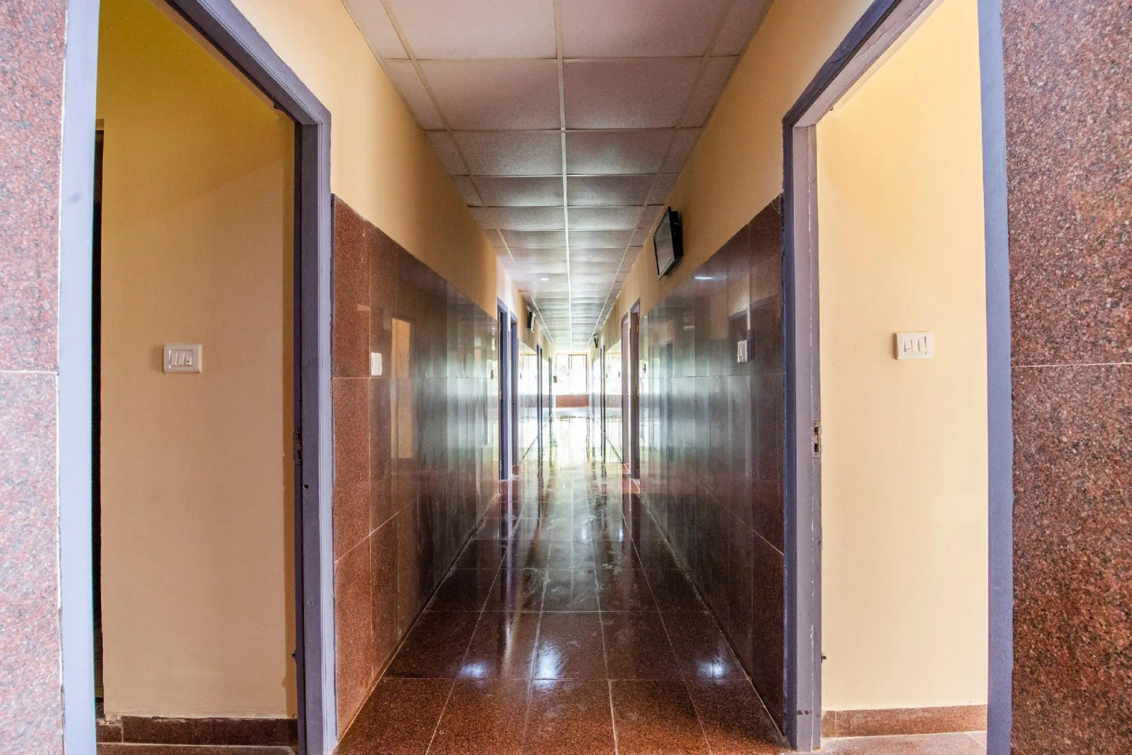 Vaccinated Staff- SPOT ON 70604 New Forever Next