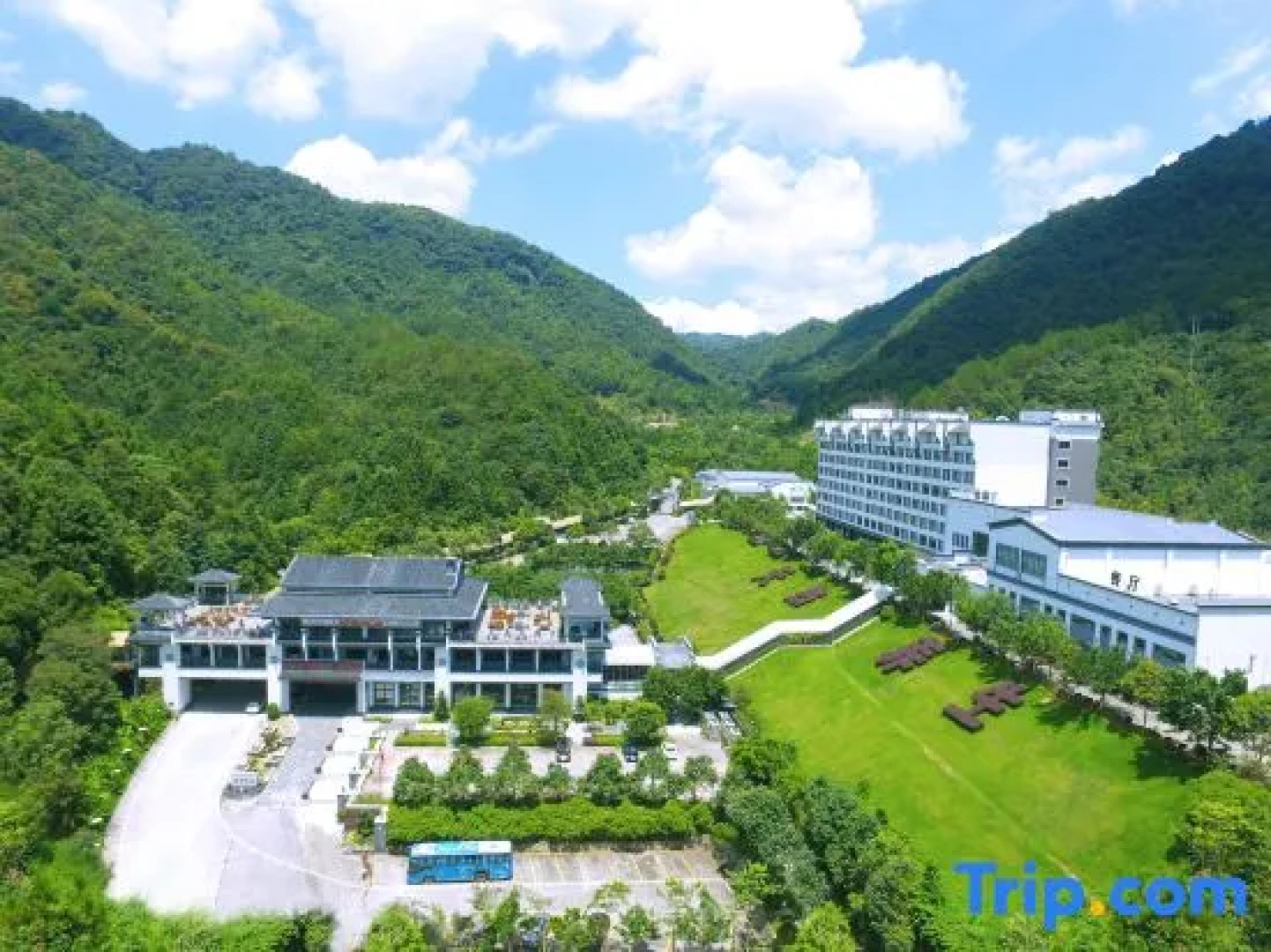 Xinfeng Utop Spring Primeval Forest Resorts