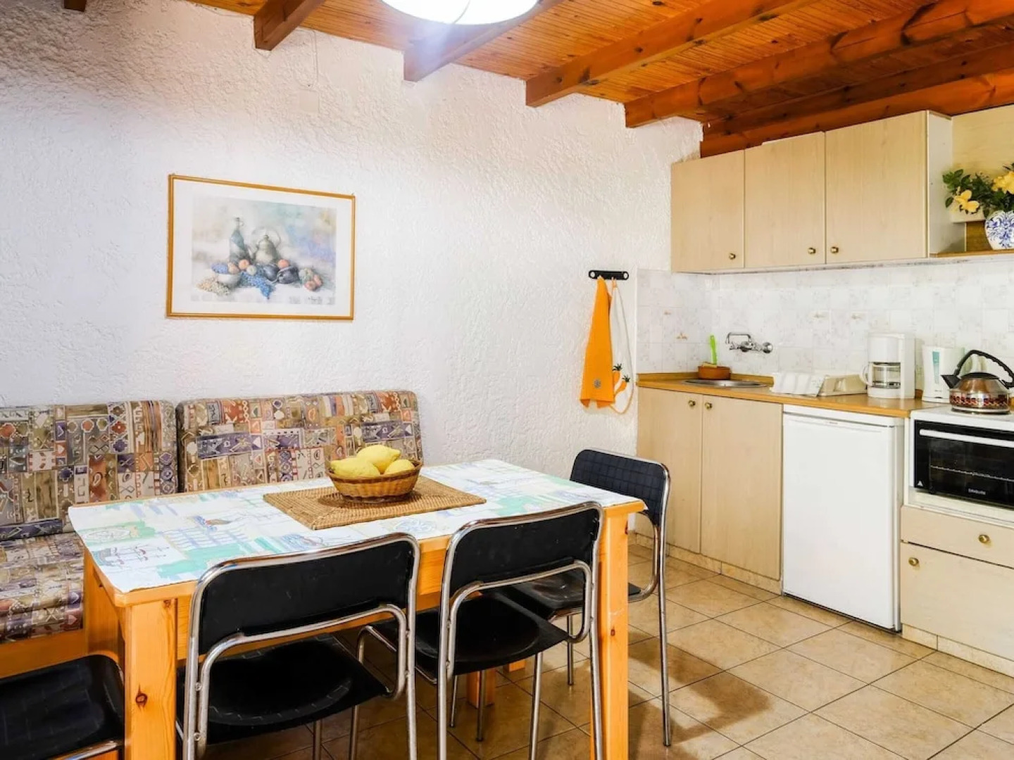 Tranquil Holiday Home in Palaiochora near Sea Beach