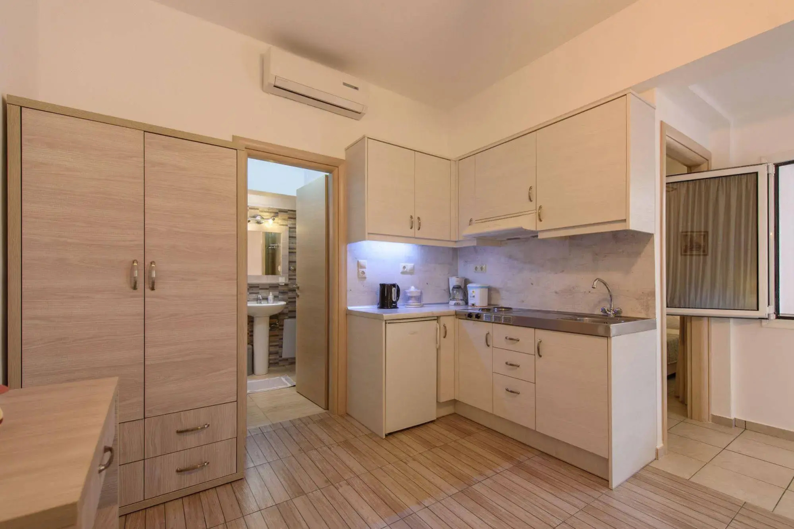 Nikos Hotel