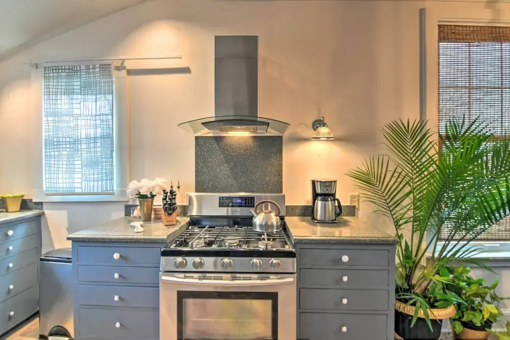 Vicksburg Home w/3 Porches, Walk to Downtown