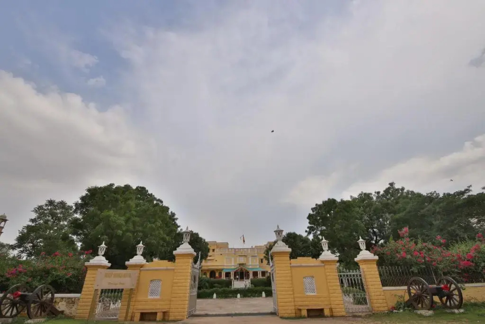 Roop Niwas Kothi, Near Mandawa