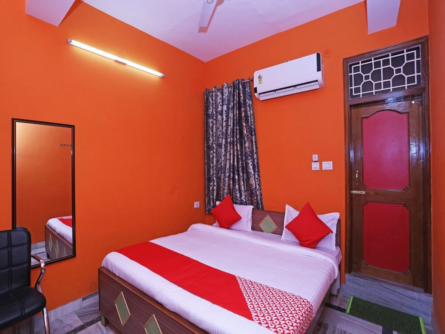 OYO 12133 Hotel Shanti