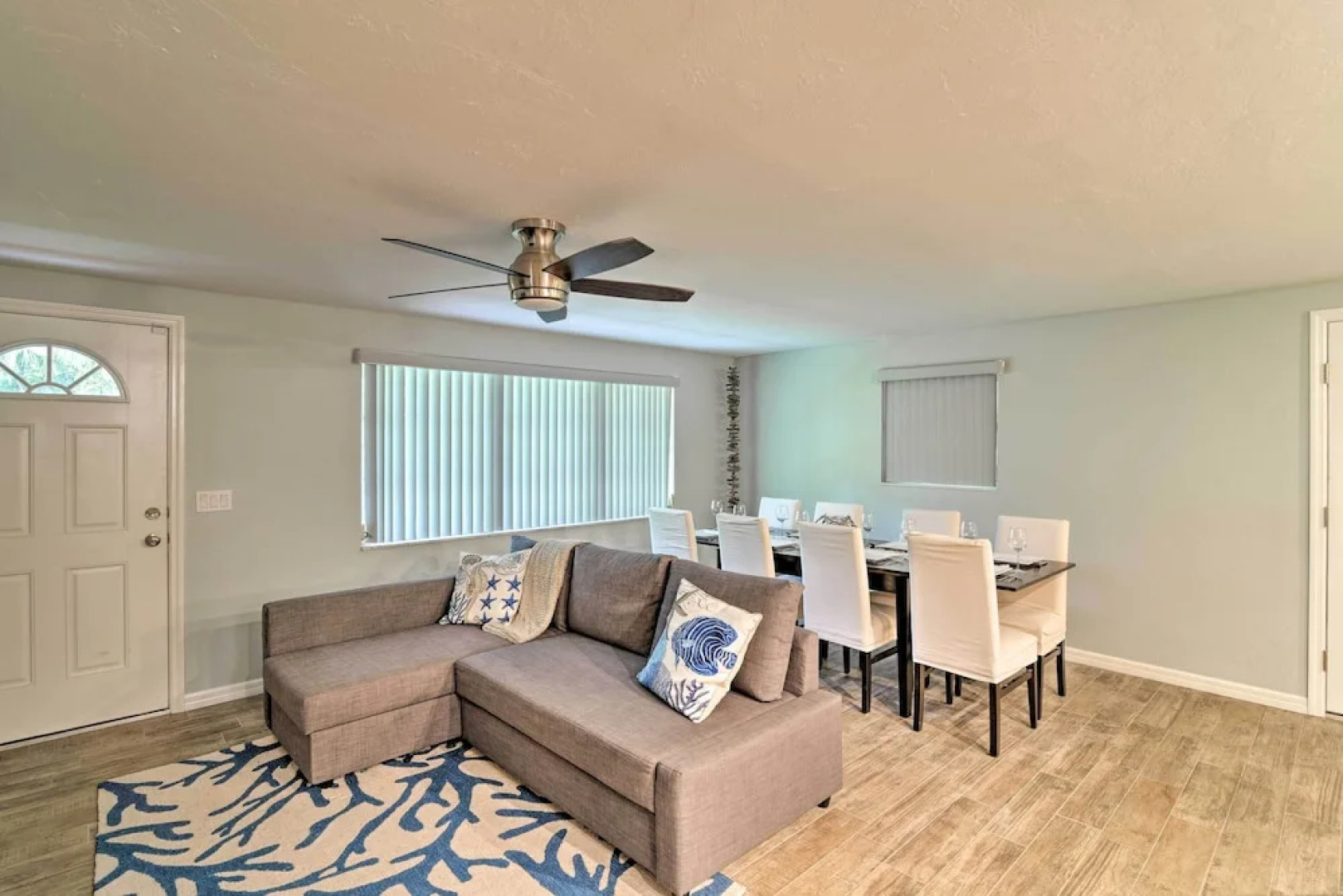 Updated Rustic Yankeetown Home w/ Lanai & Dock