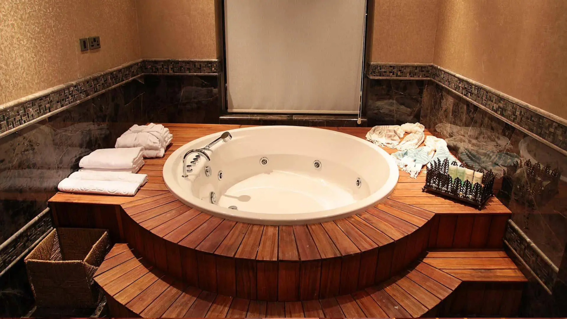 Cratos Premium Hotel & Casino