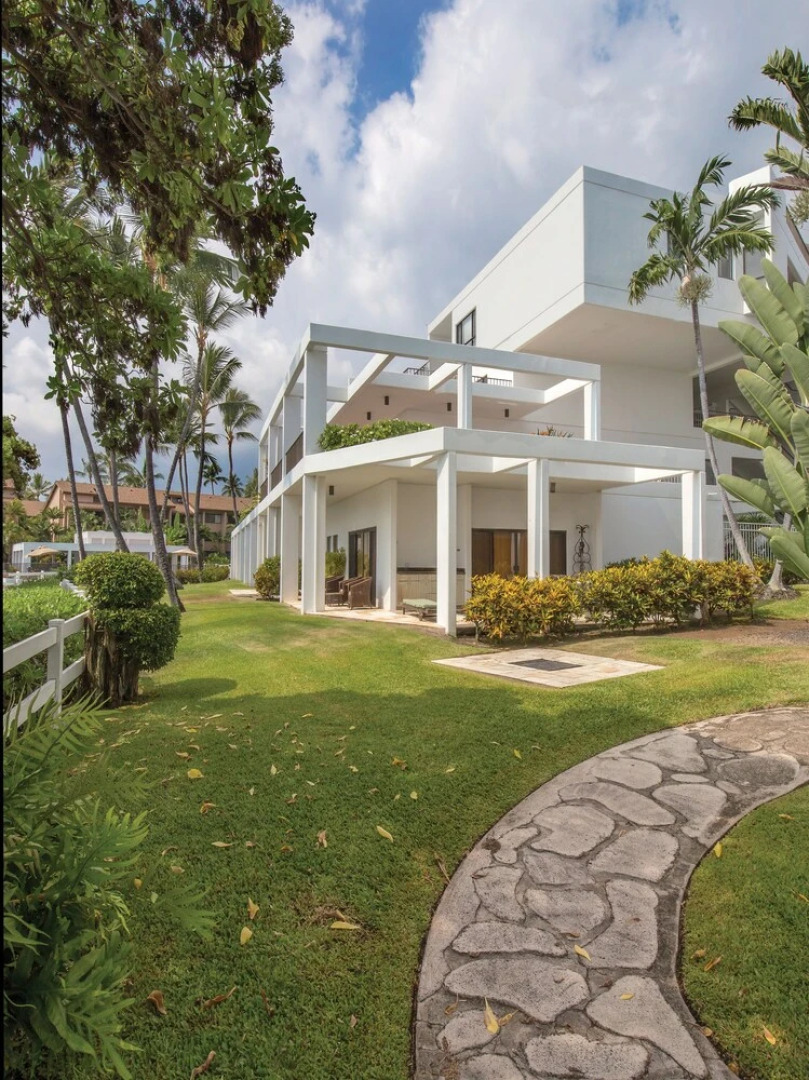 Royal Sea Cliff Condo