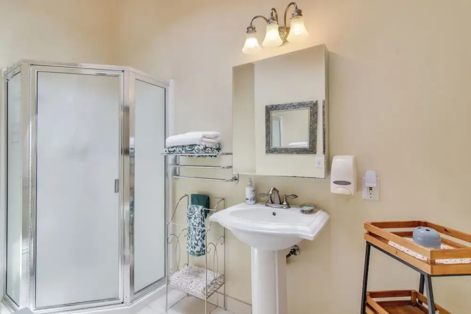 12 Mi to Portland: Aloha Home w/ Private Backyard