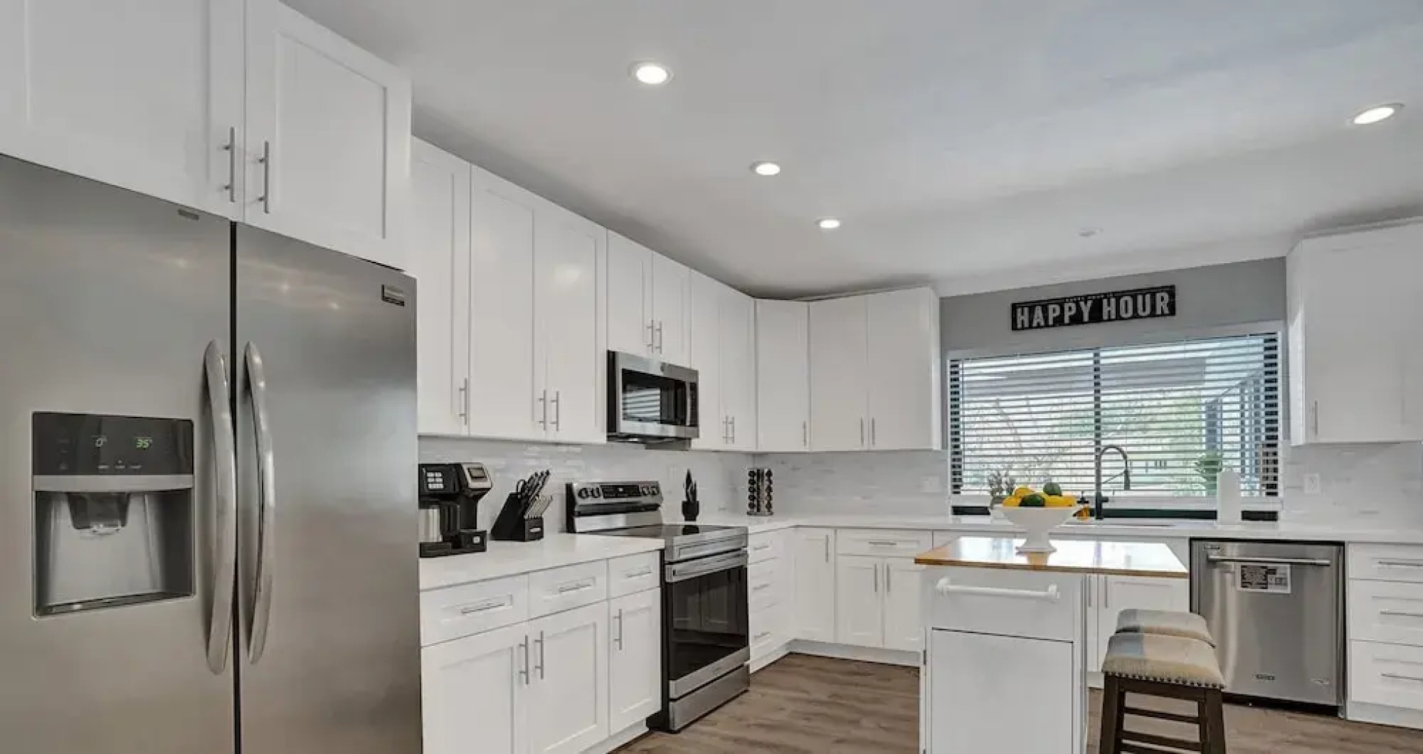 Family vacation 5 Br with Heated Pool