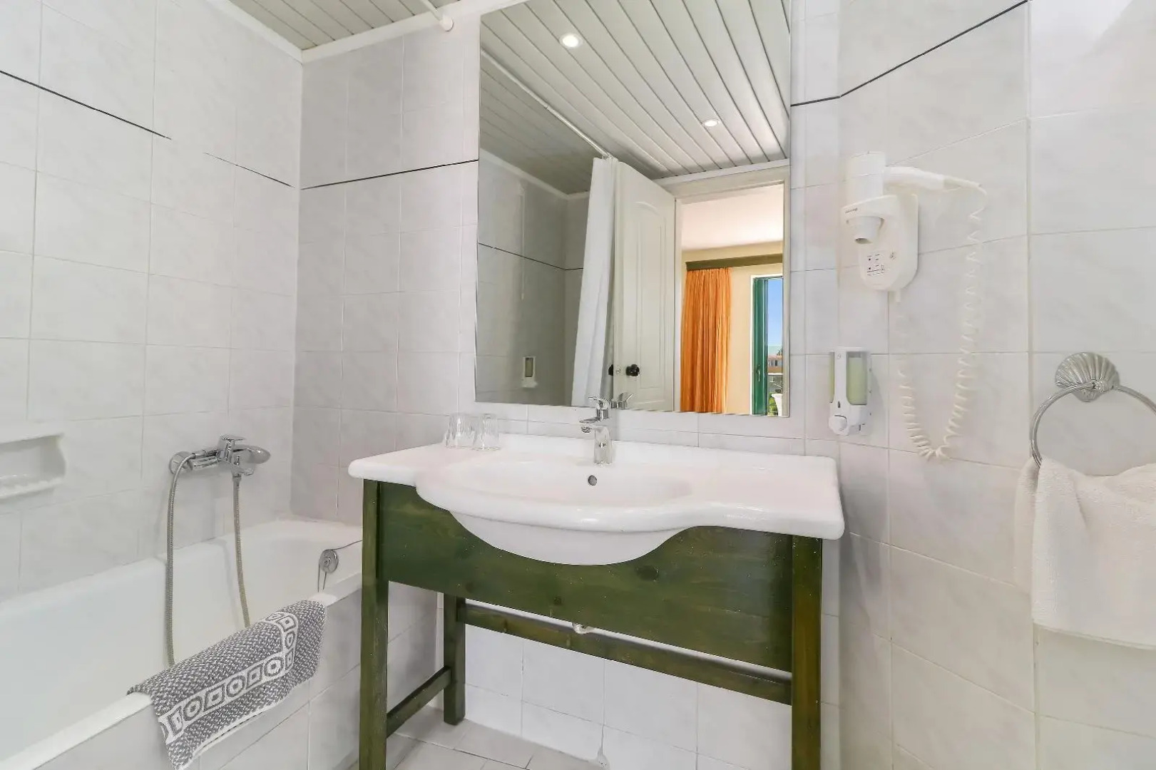 Kournas Village Beach Hotel