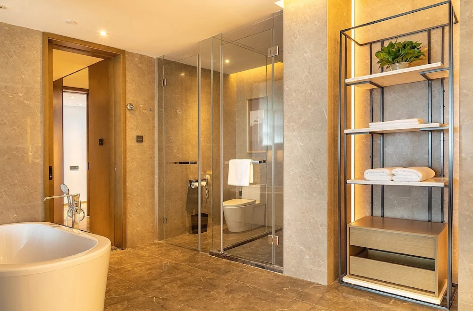 Datong Xinyu Crown Hotel