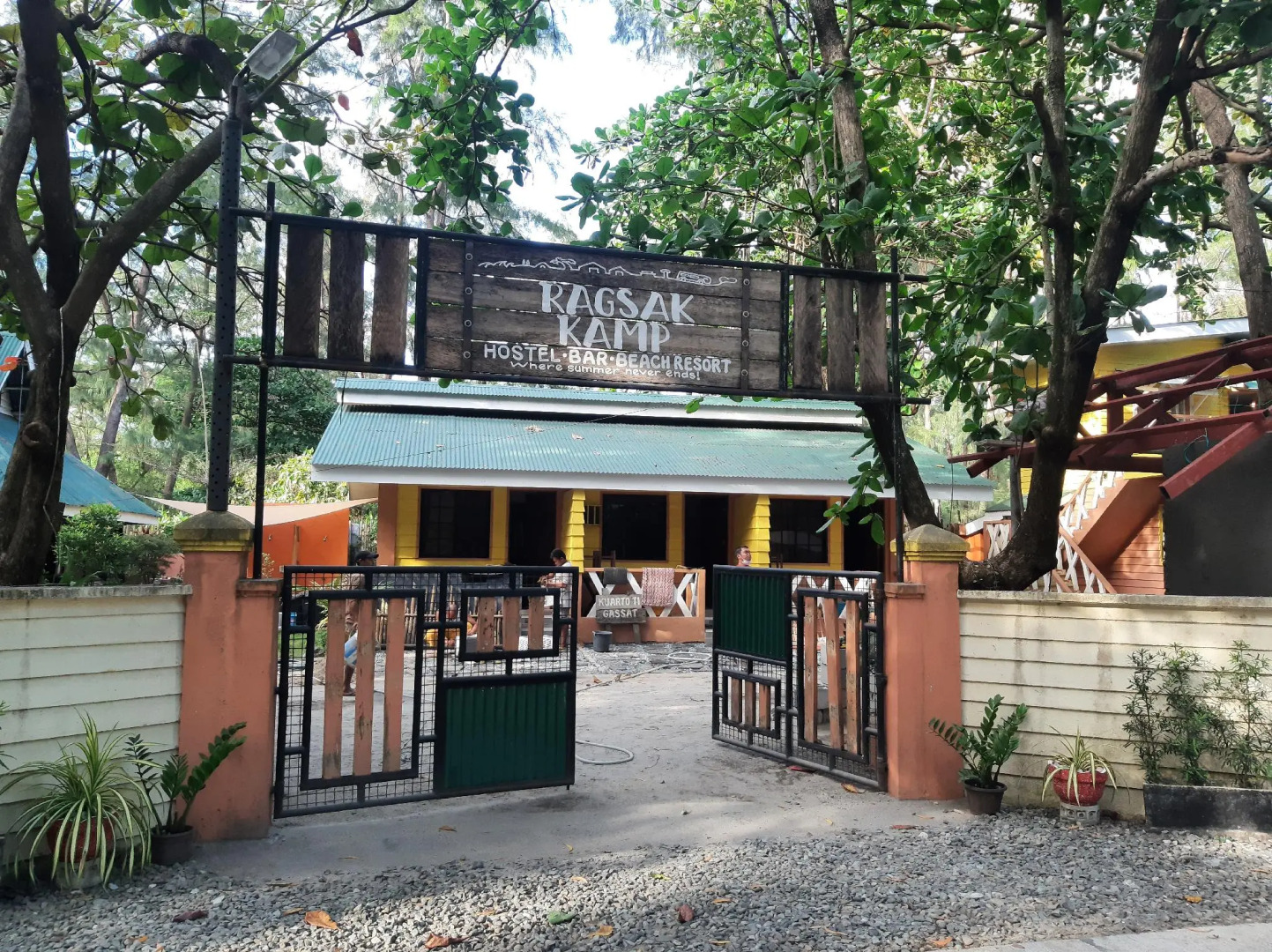 RedDoorz Hostel @ Ragsak Kamp Beach Resort