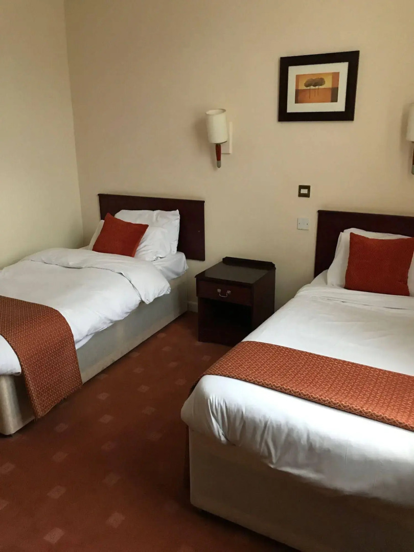 The Royal Victoria & Bull Hotel