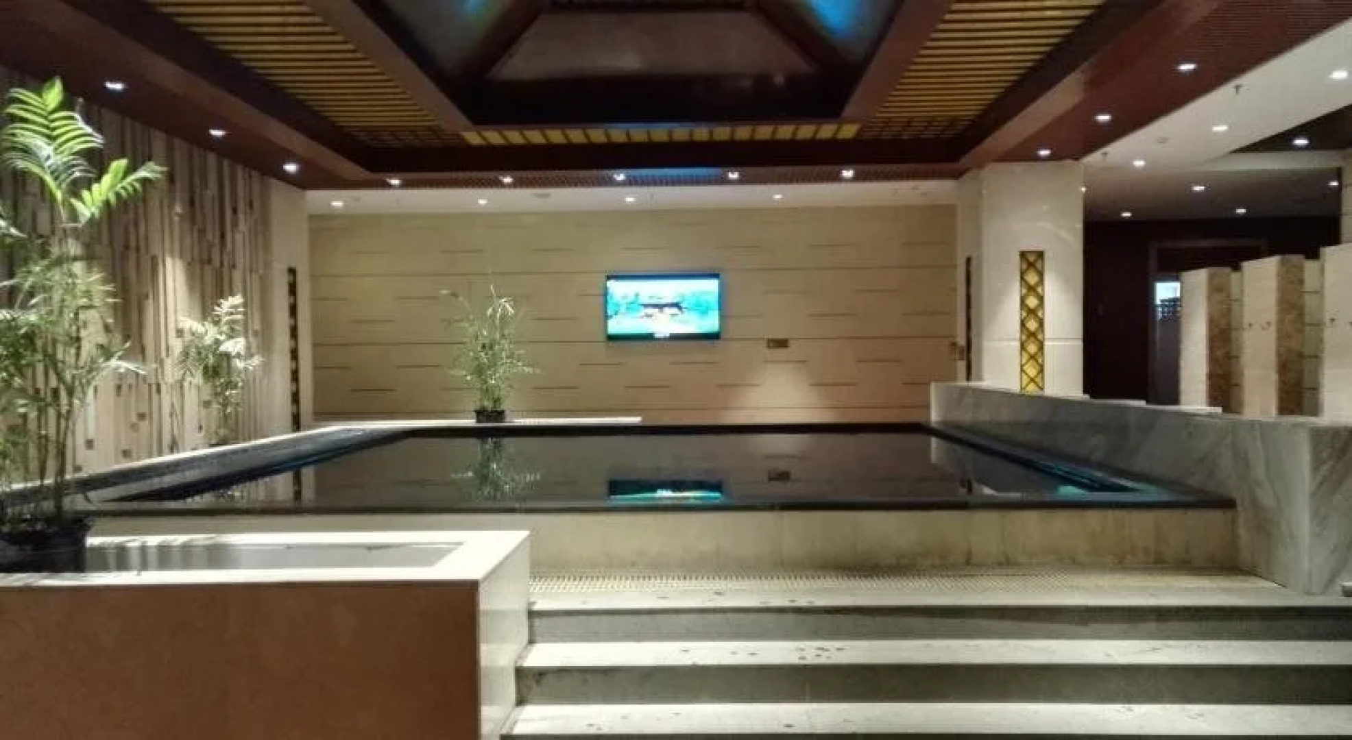 Chinese Yew Lake Hotel