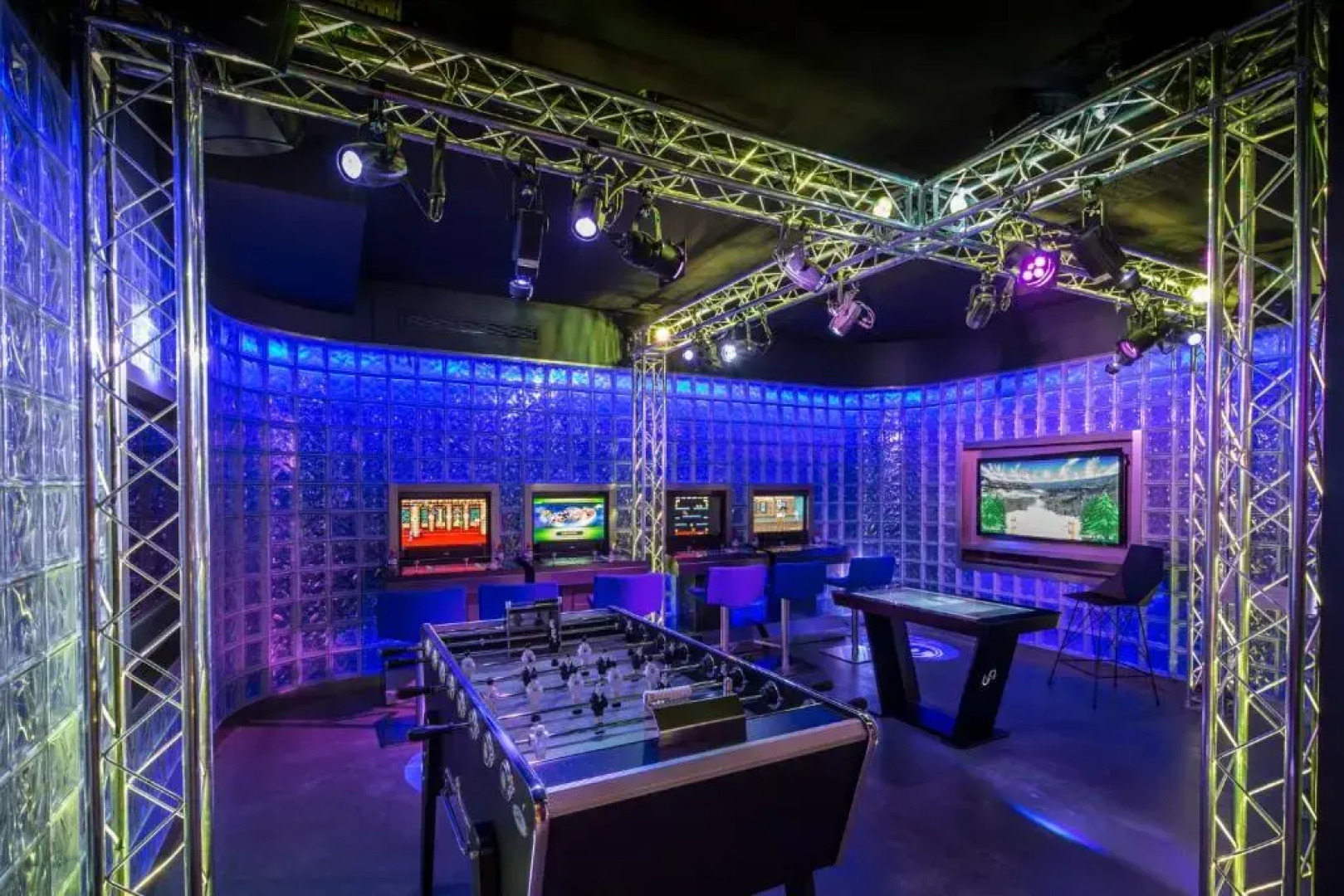 Отель Four Seasons Hotel Megeve