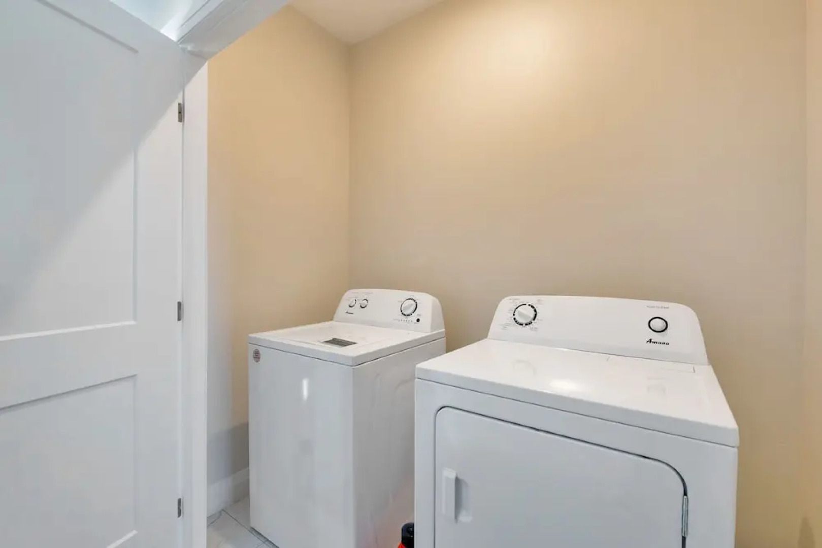 GLOBALSTAY. Unique New Townhomes for 16 Guests. HOT TUB, BBQ