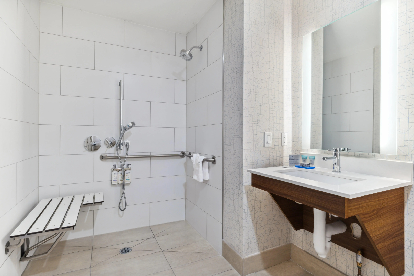 Holiday Inn Express & Suites Mountain View Silicon Valley by IHG