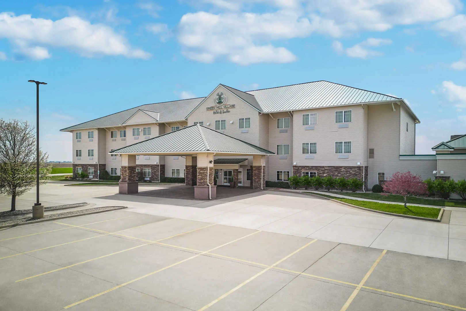 Green Mill Village Hotel & Suites, BW Signature Collection