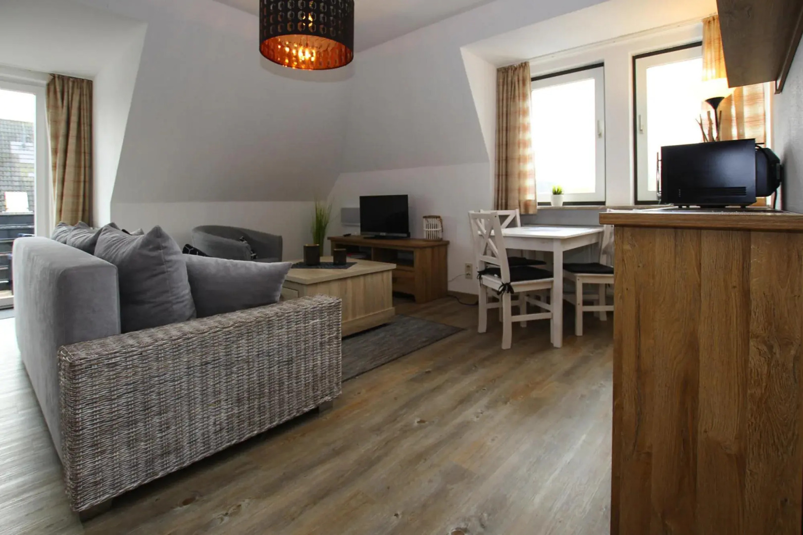 Apartment, Tating in Tating