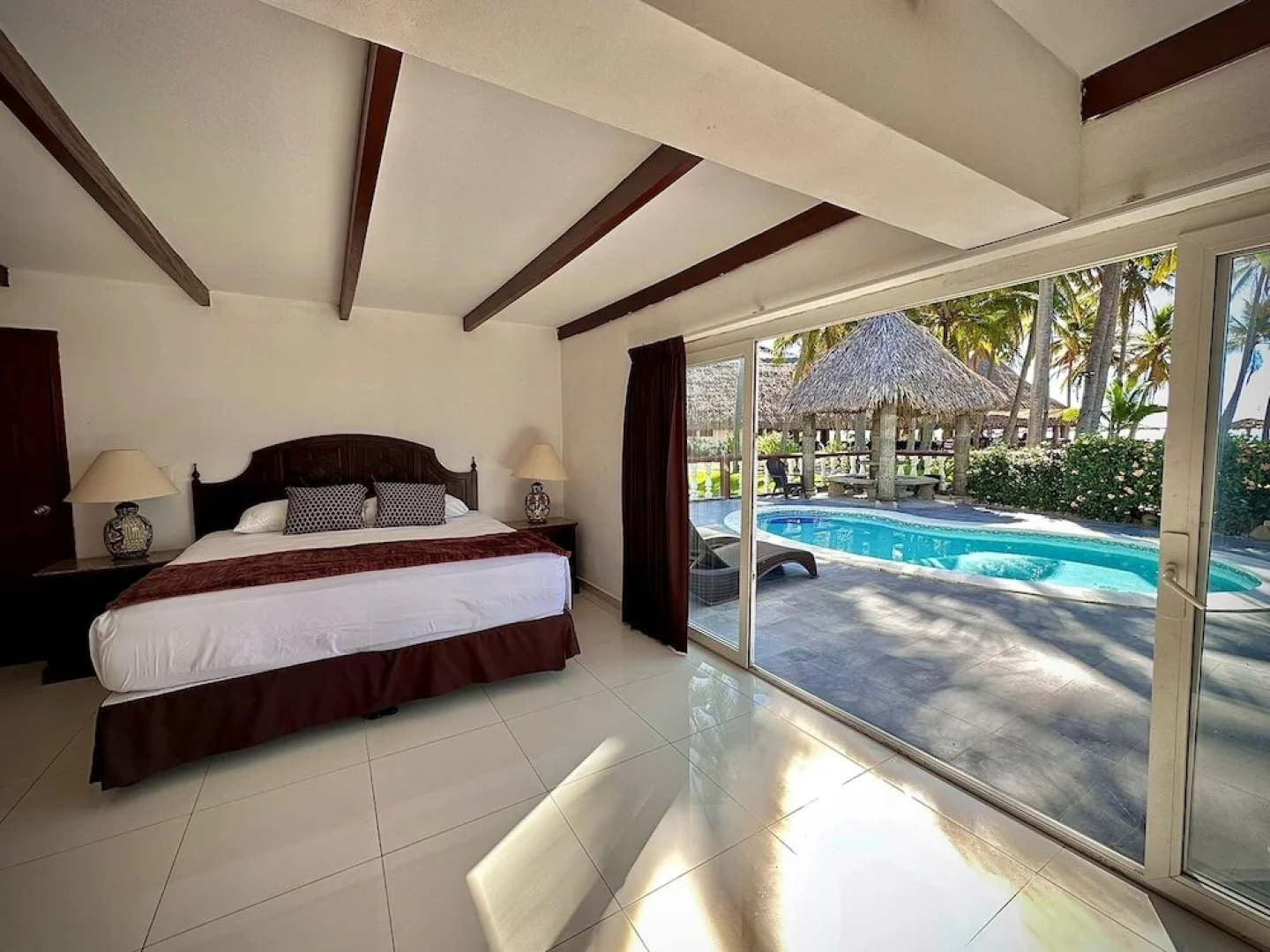 Hotel Tesoro Beach