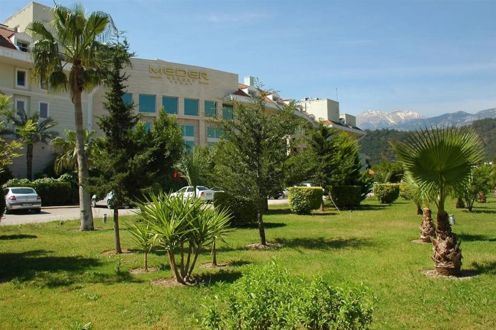 Курорт Meder Resort Hotel
