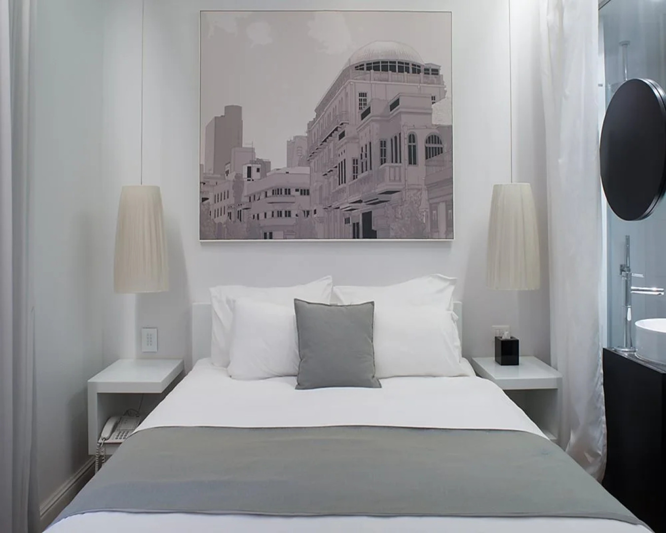 Gordon Hotel & Lounge