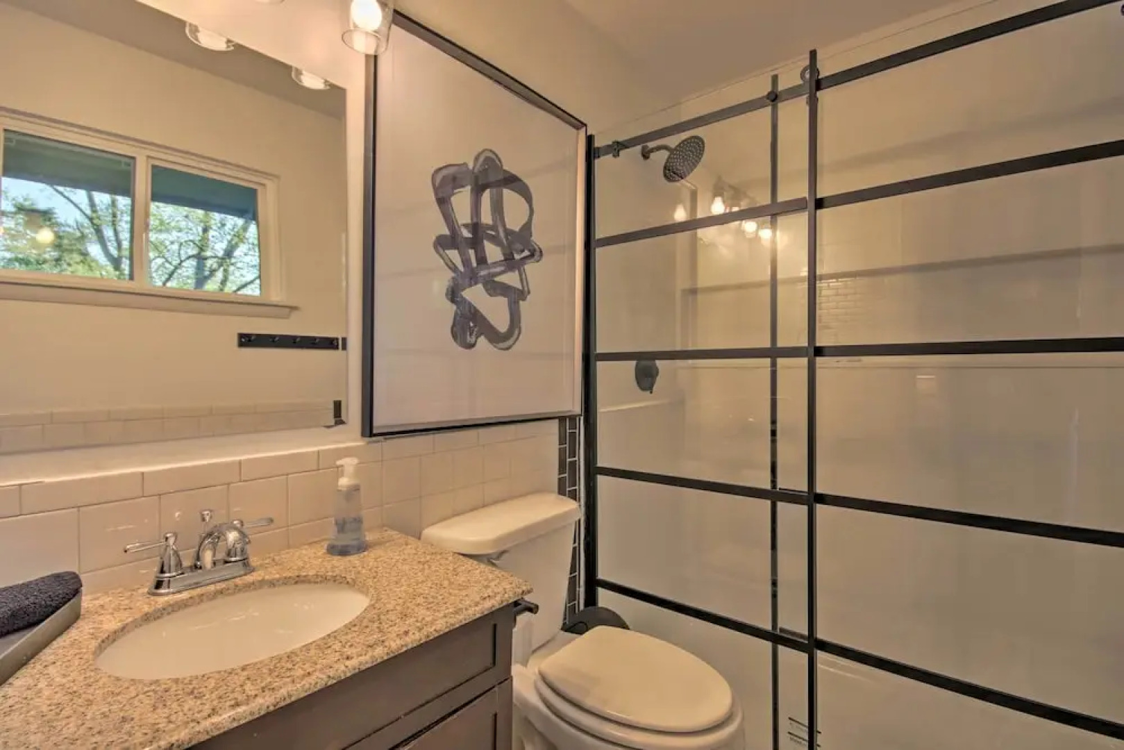 Beaver Lake Home ~ 8 Mi to Downtown Rogers!