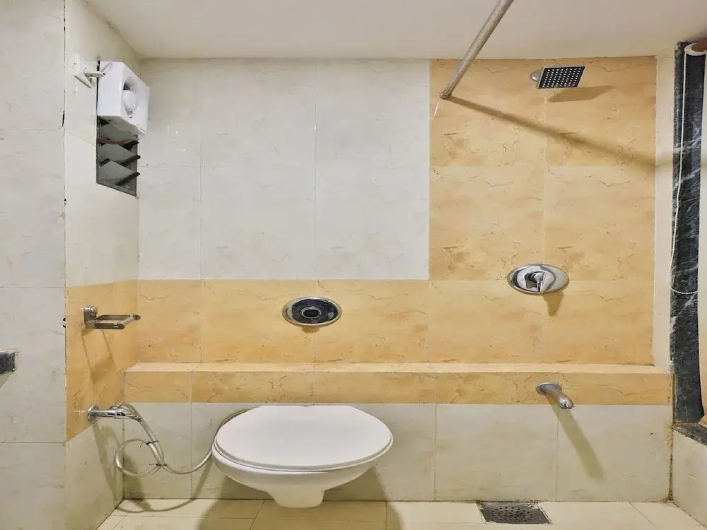 OYO Hotel Dash Continental