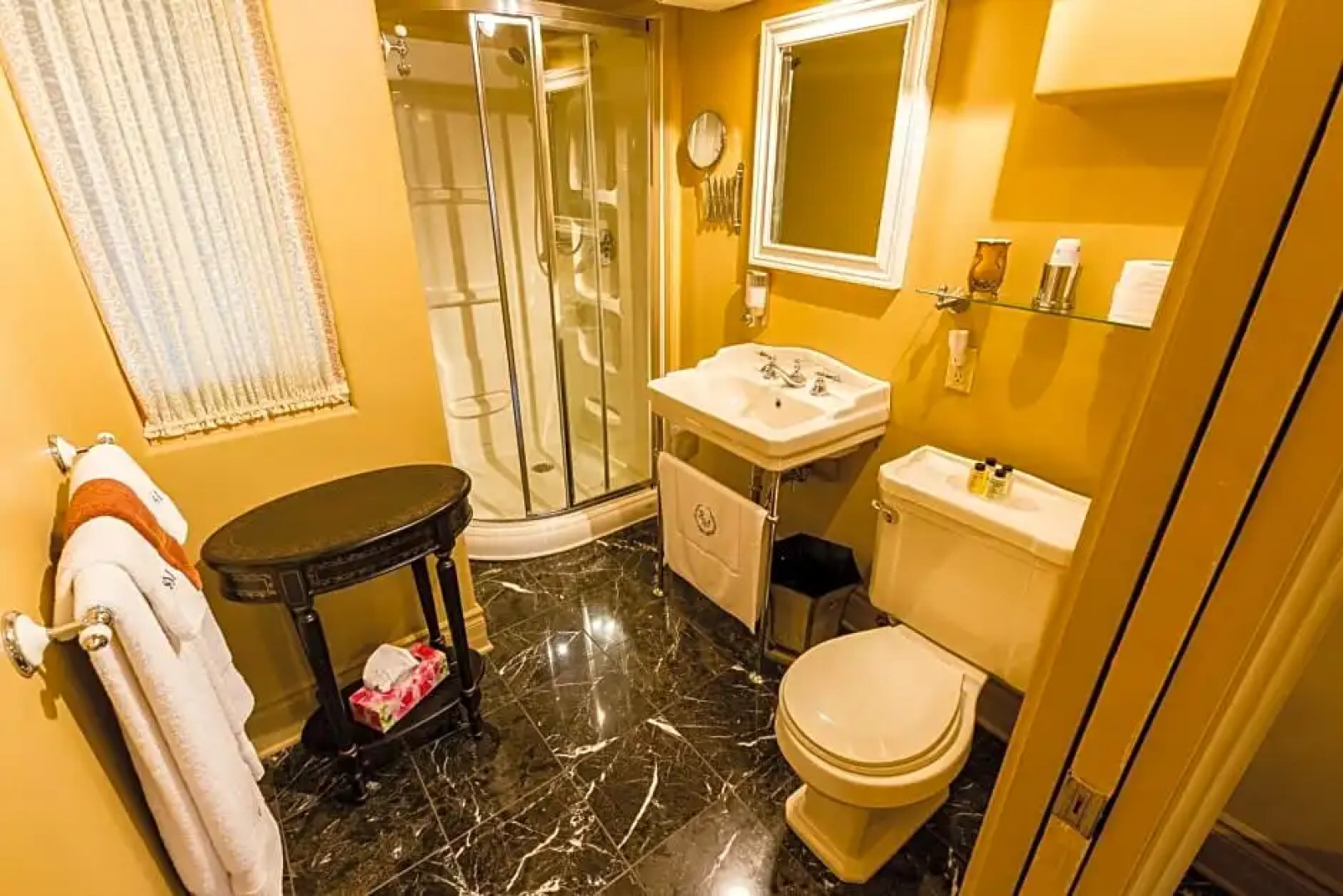 Russell Manor Bed & Breakfast