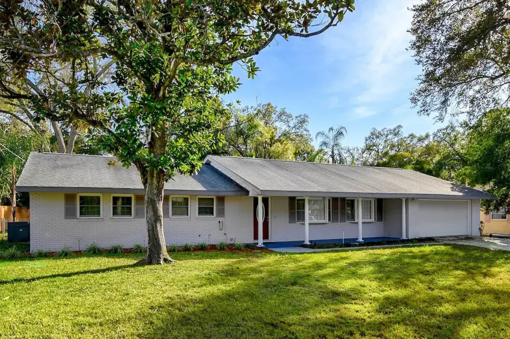 Pool & Game Room: Spacious Brandon Home