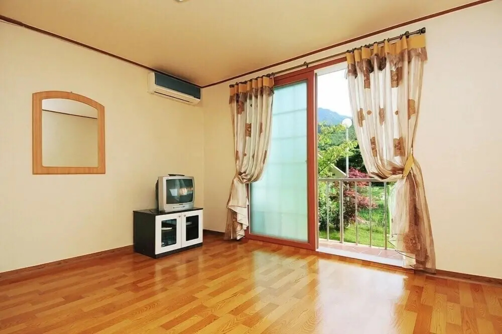 Songnisan Mountain White