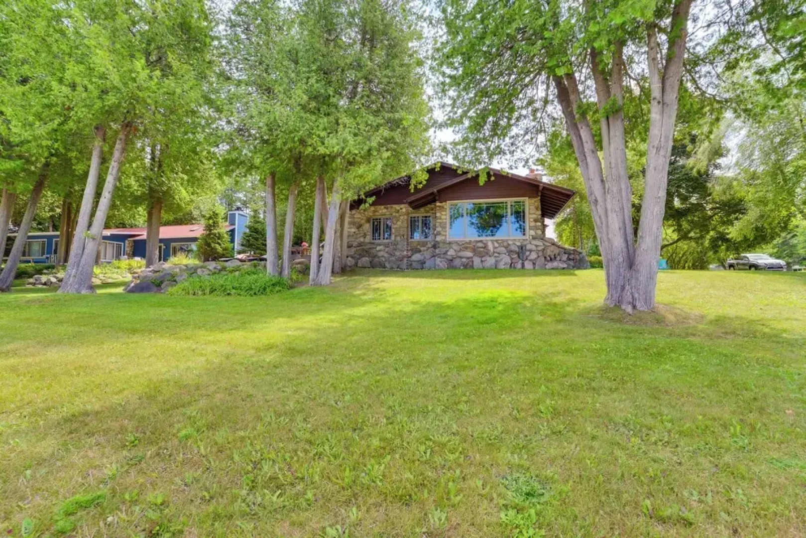 Upscale Earl Young Charlevoix Cottage w/ Deck!