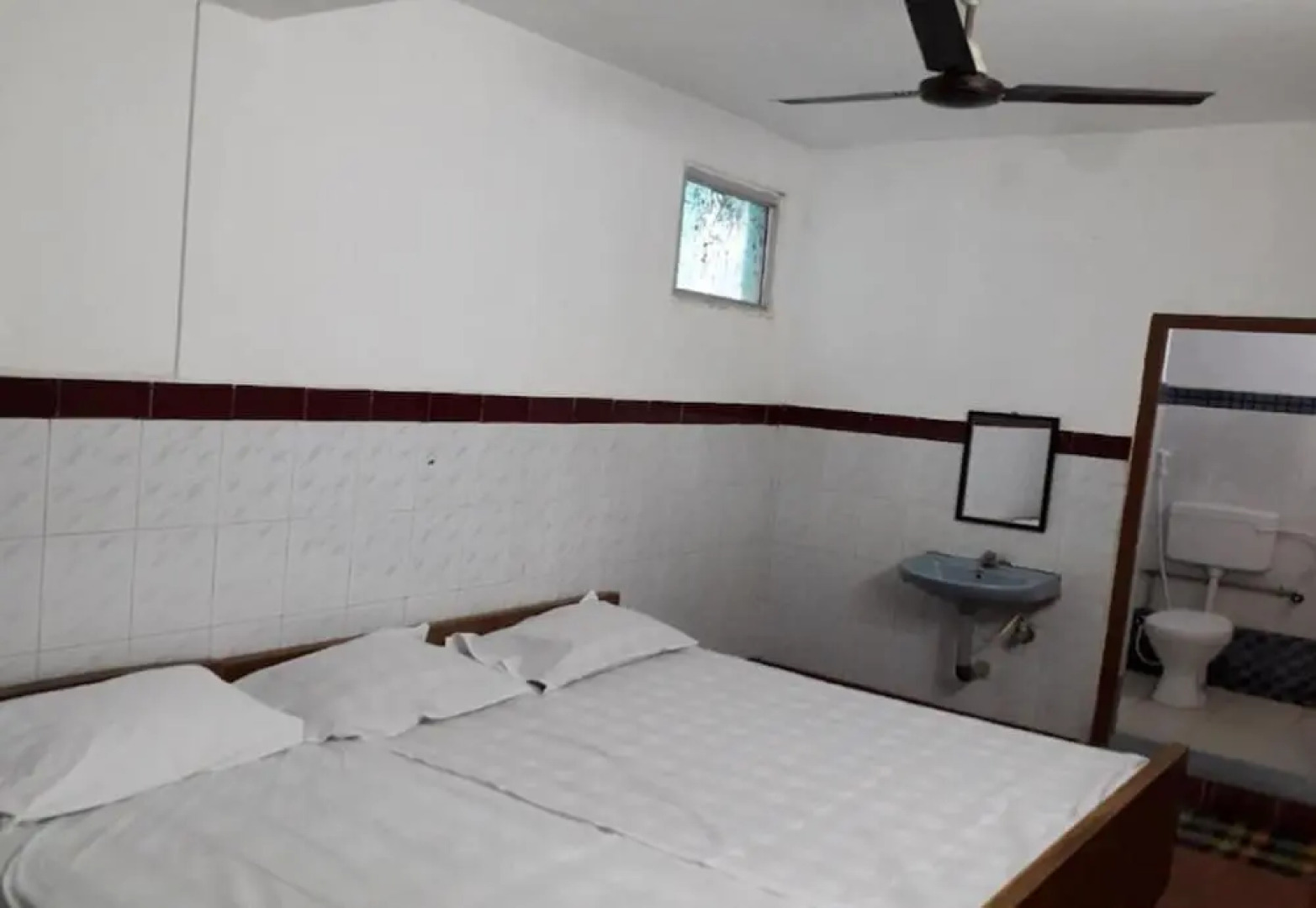 Parisha Residency - Temple Side Hotel