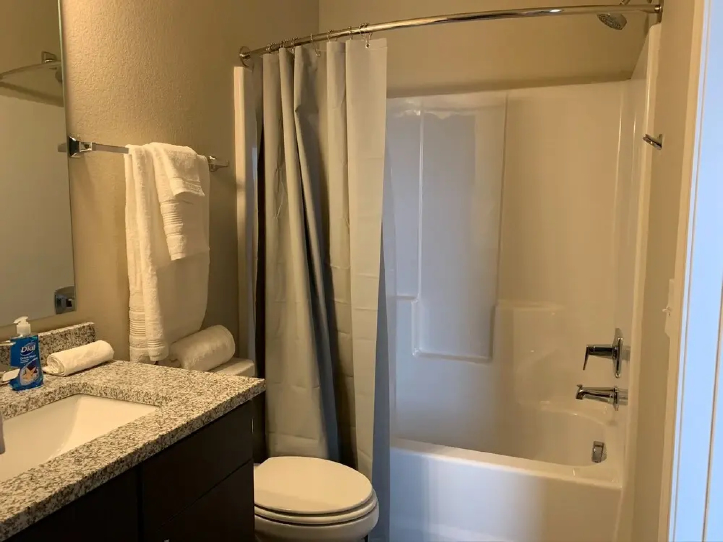 4BR Comfort House With Modern Amenities