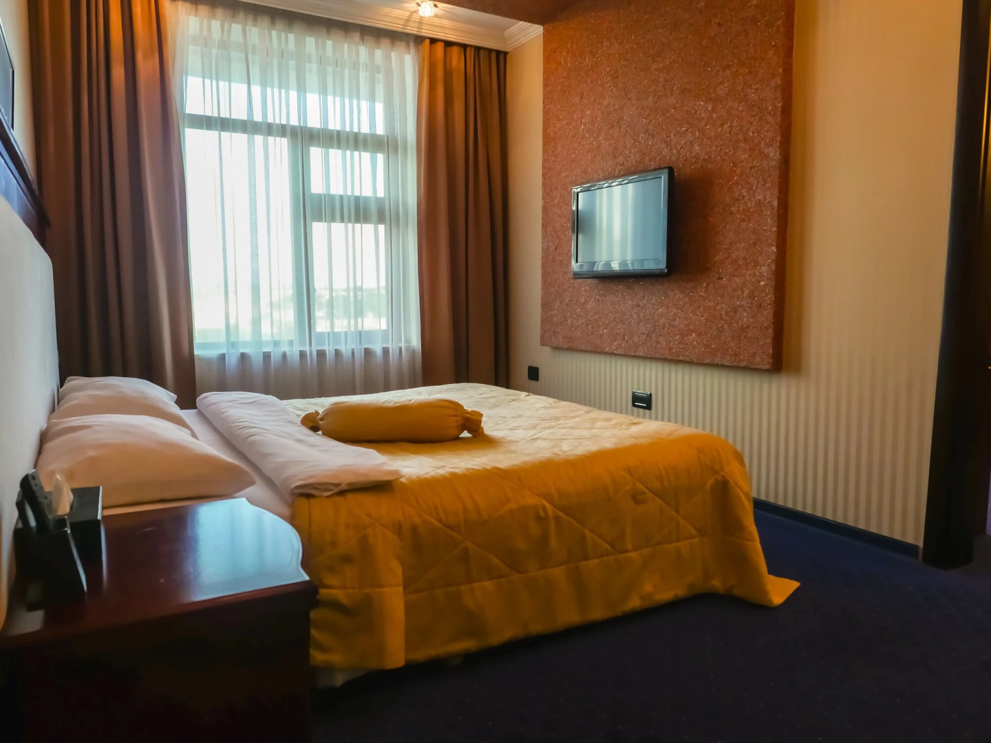 Отель Монолит Плаза