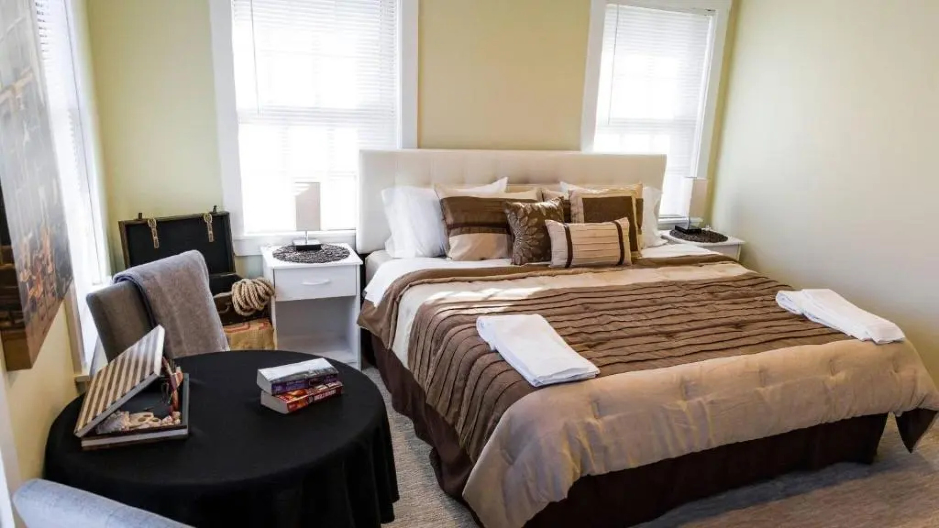 Room in Guest room - Room 1 Private Bathroom Pool Shuttle Bus