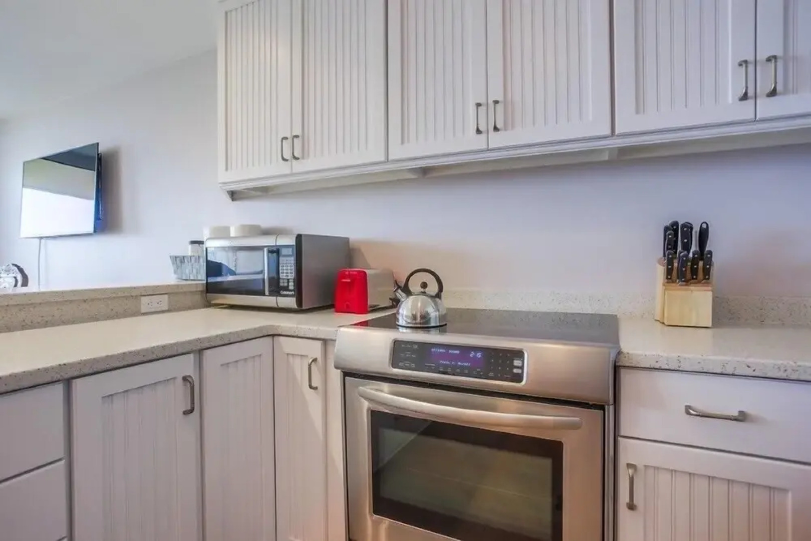 Remodeled Beachfront Condo With Pool and Beach Access Dmst14 by Redawning