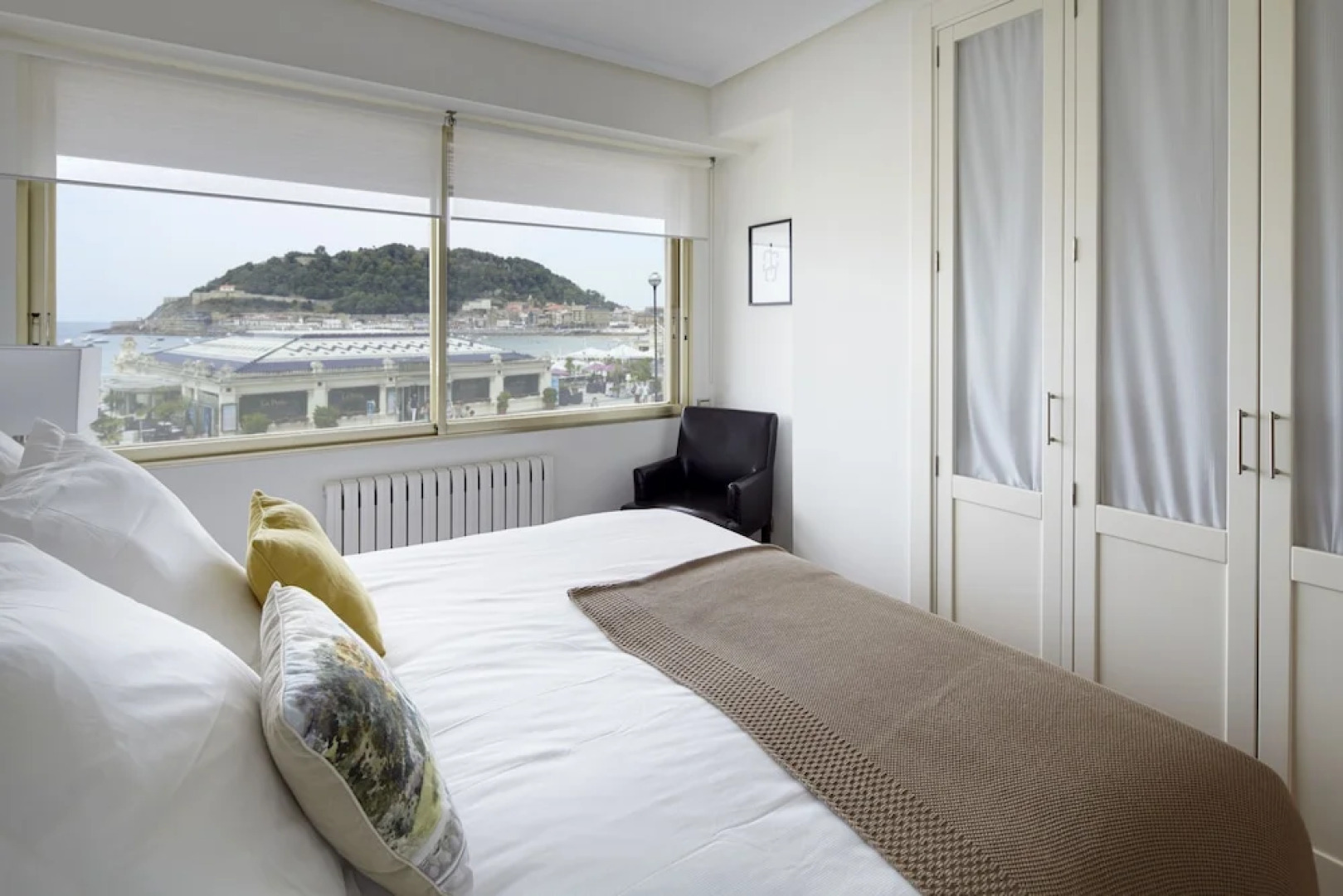 Playa de La Concha 3 Apartment by FeelFree Rentals