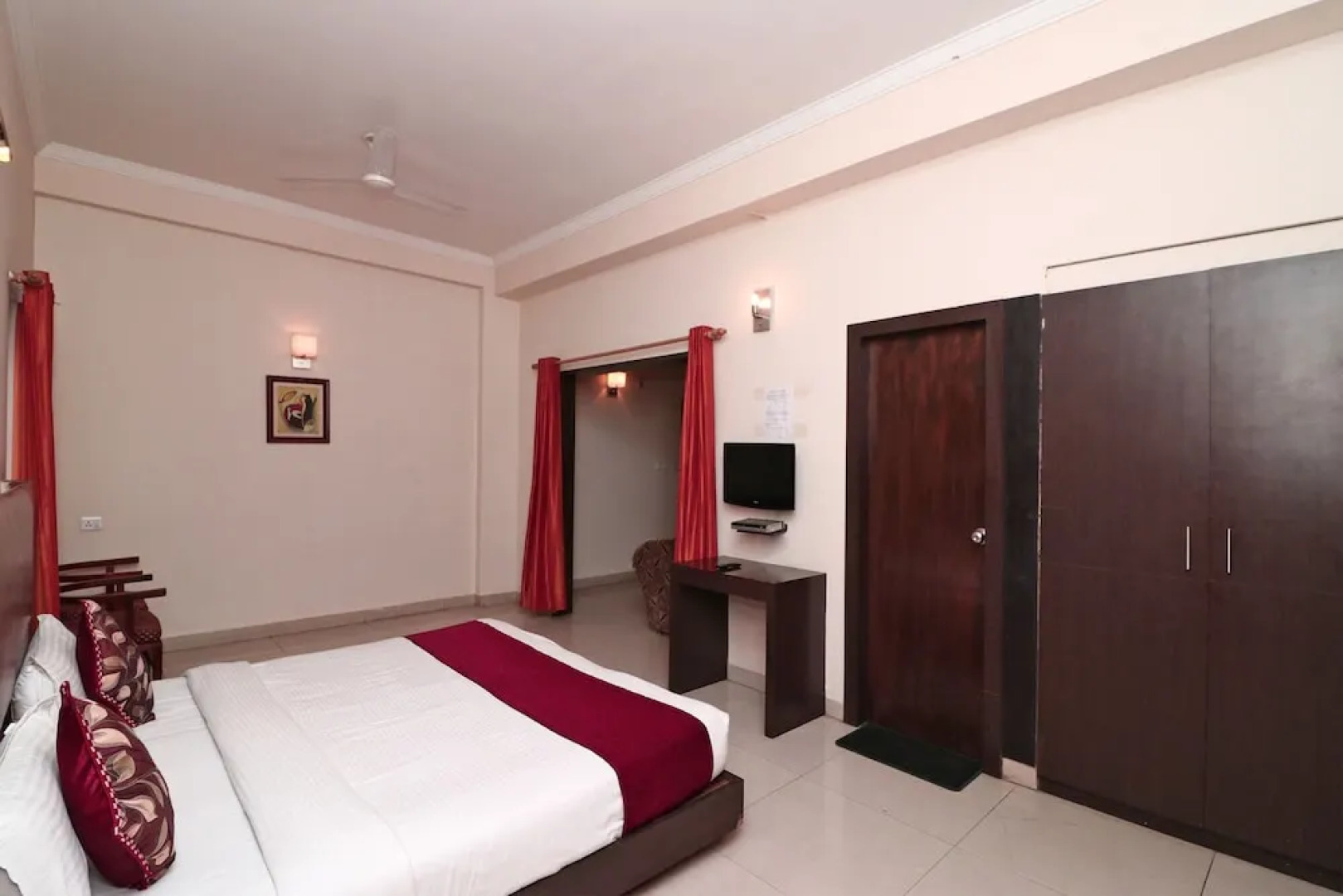 Hotel Center Point by OYO Rooms