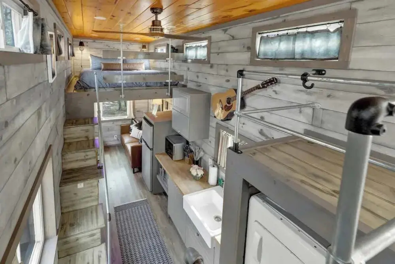 Willie the Modern Tiny Home W/hot-tub & Firetable