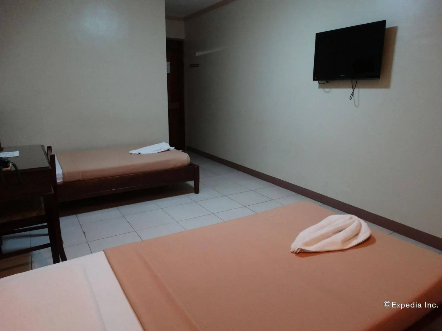 Sun Avenue Tourist Inn & Cafe